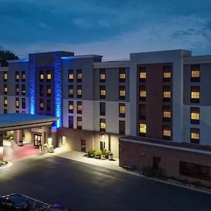 Holiday Inn Express & Suites Newport News, An Ihg Hotel